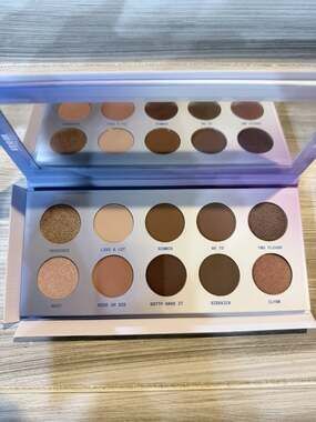 ITEM Beauty On The Daily Eyeshadow Palette Brown Cream Shimmer 10 shades 0.3 oz